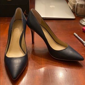 Brand new Ann Taylor heels- Navy size 6